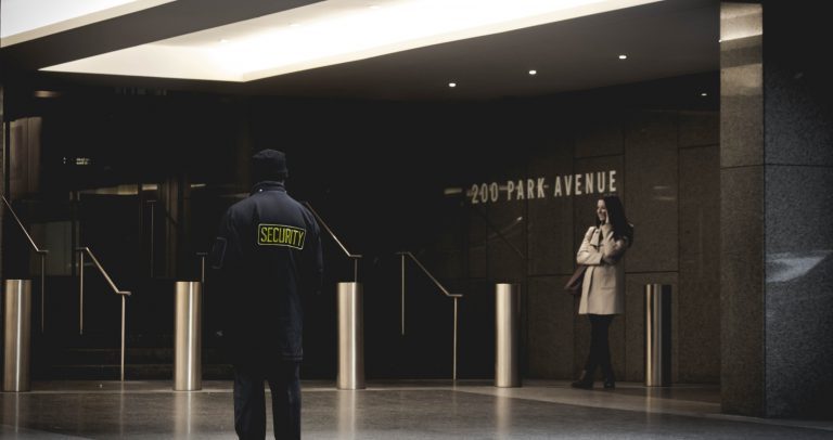 Toegangscontrole als beveiliger: zo werkt het en dit mag je (2026)