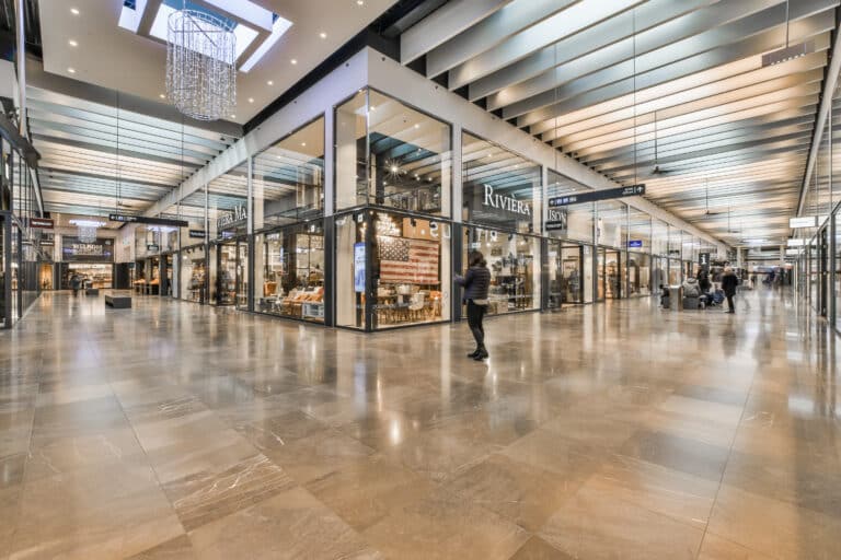 Wat doet een winkelbeveiliger? Taken, bevoegdheden en salaris in 2026
